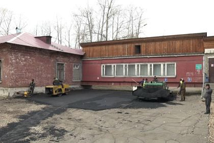 Дорогу возле Усольской городской больницы отремонтировали при содействии Павла Сумарокова